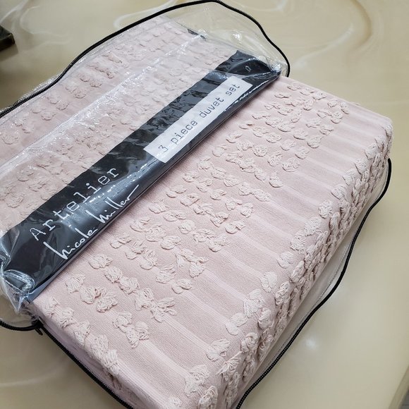 Artelier Nicole Miller Duvet Set - Picture 8 of 11